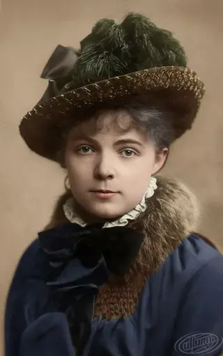 Mariya Bashkirczeva in a hat