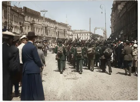 Польські війська на вулицях Києва. Фотокартка. Не раніше 8 травня 1920 р.
