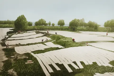 Bleaching canvas near a pond. 1920s. Southern Chernihiv region. P. 35.