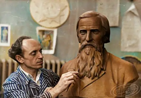Lviv sculptor Yevhen Dzyndra